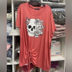 Women’s Large Skull Print Shirt NWT